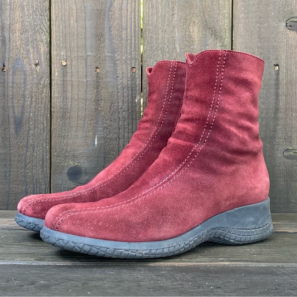 LA CANADIENNE Red Suede Leather Low Shaft Boots